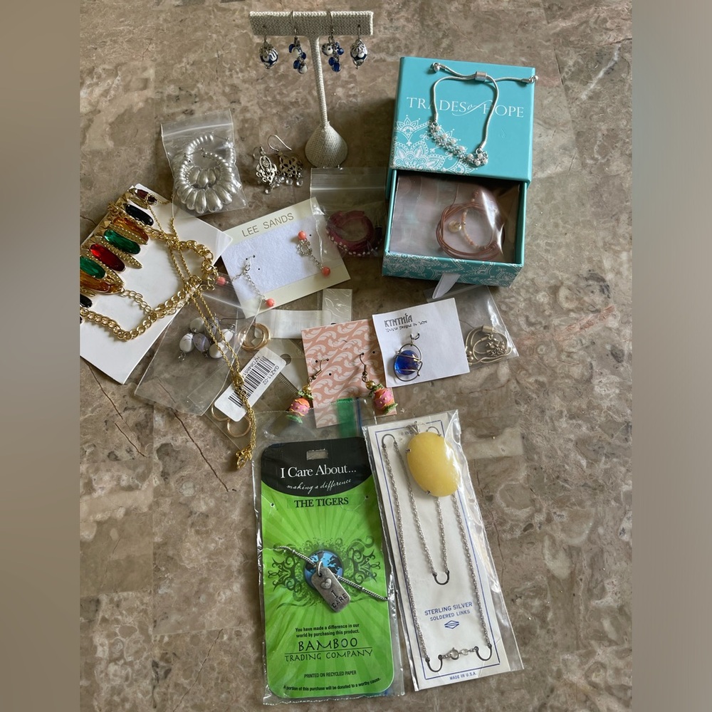 Fashion jewelry 18 pieces